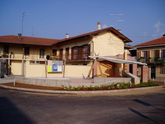 Tomatis Associati - Sistemazione della Piazza Dott. Bernardi in Cervasca (Cuneo) - foto 03